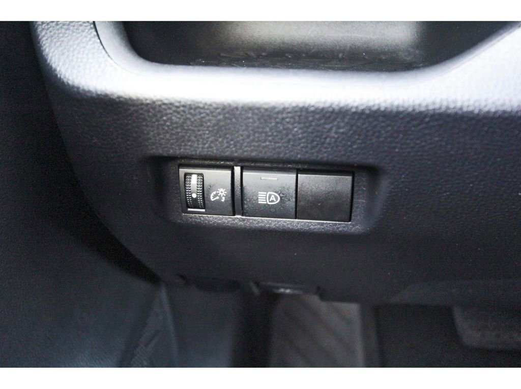 Used 2021 Toyota RAV4 LE FWD image 20