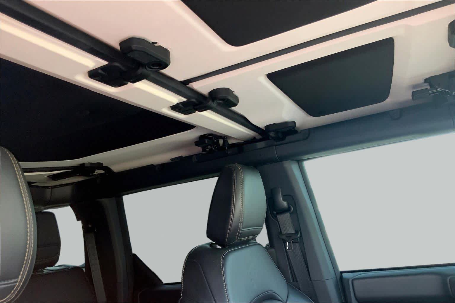Certified 2025 Ford Bronco Badlands AWD/4WD image 14