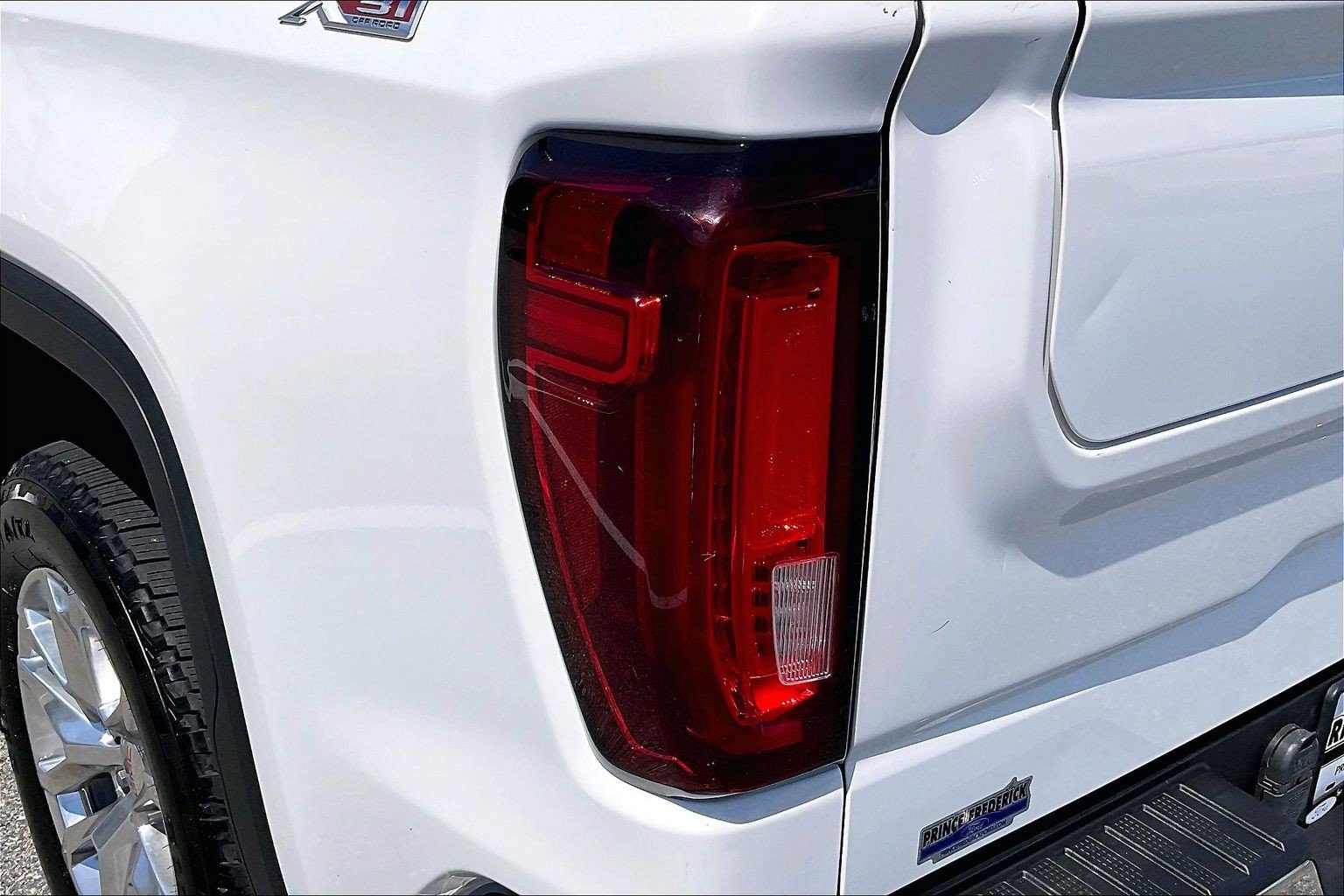 Used 2021 GMC Sierra 1500 SLT w/ SLT Premium Plus Package AWD/4WD image 28