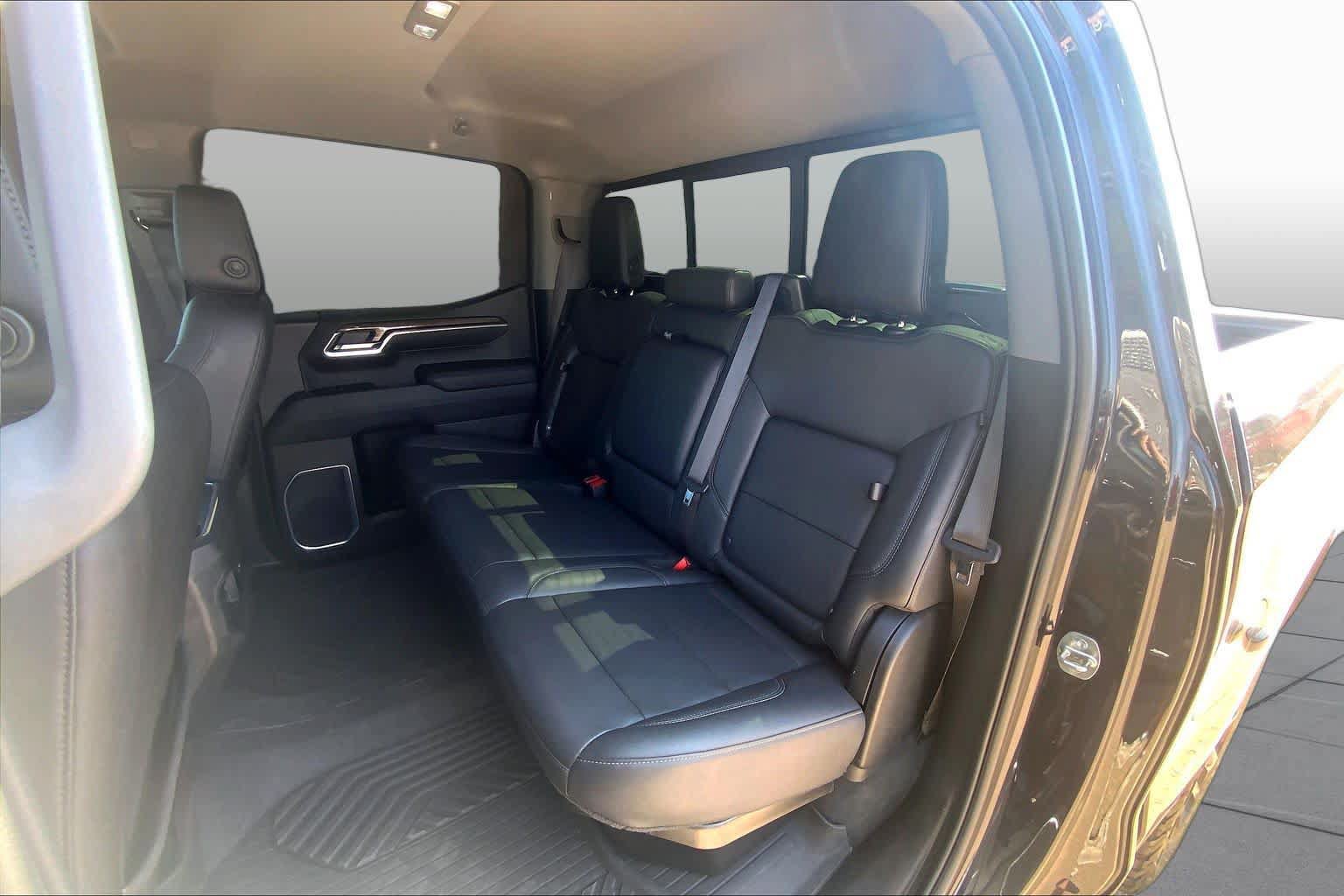 Used 2022 Chevrolet Silverado 1500 LT Trail Boss w/ Convenience Package II AWD/4WD image 21