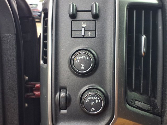 Used 2017 Chevrolet Silverado 1500 LT w/ All Star Edition AWD/4WD image 2