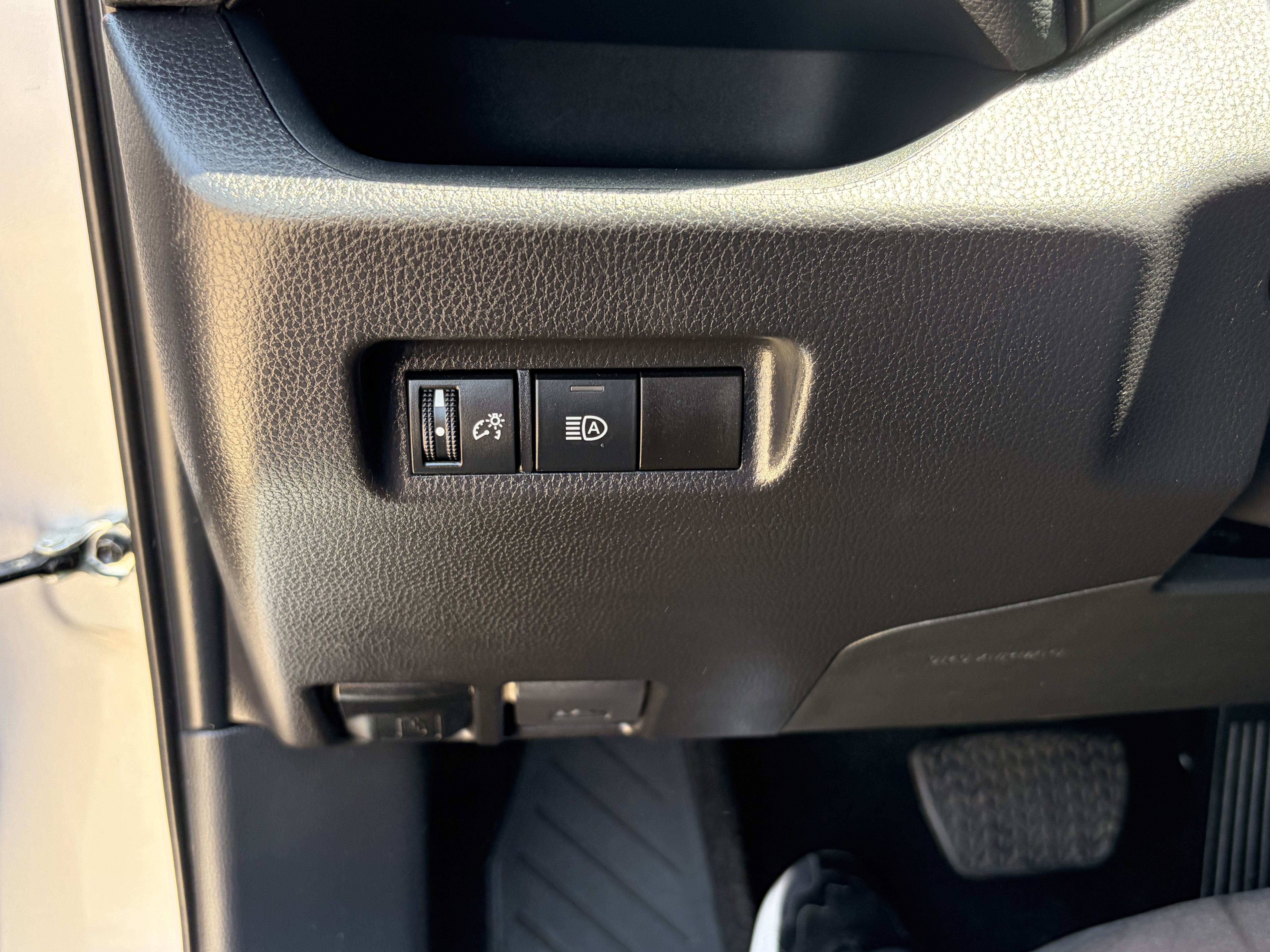 Used 2025 Toyota RAV4 LE AWD/4WD image 21