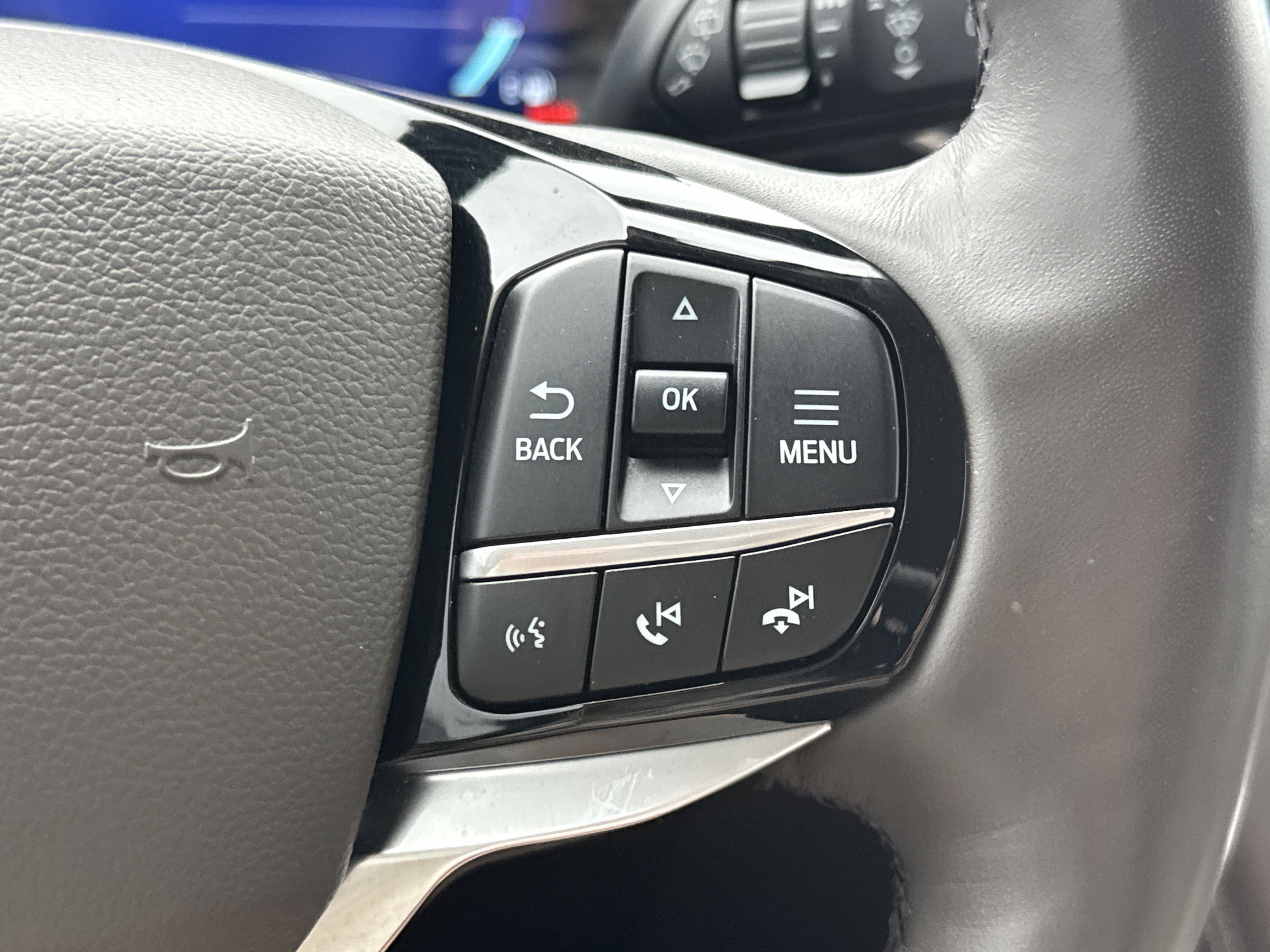 Certified 2022 Ford Explorer Platinum w/ Equipment Group 601A image 17