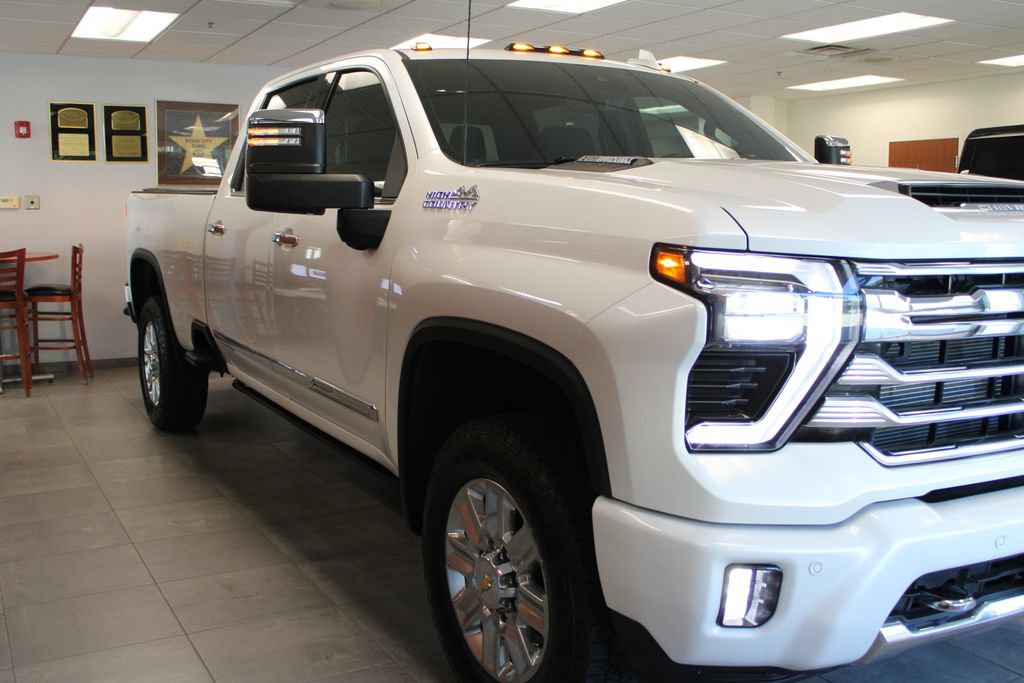 Used 2024 Chevrolet Silverado 3500 High Country w/ High Country Premium Package AWD/4WD image 6