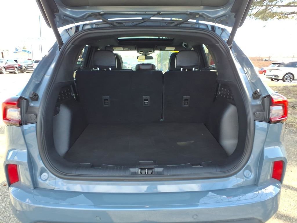 Certified 2024 Ford Escape ST-Line w/ Tech Pack #1 AWD/4WD image 9