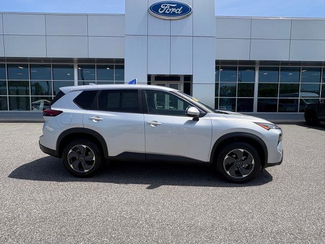 Used 2025 Nissan Rogue SV FWD image 2