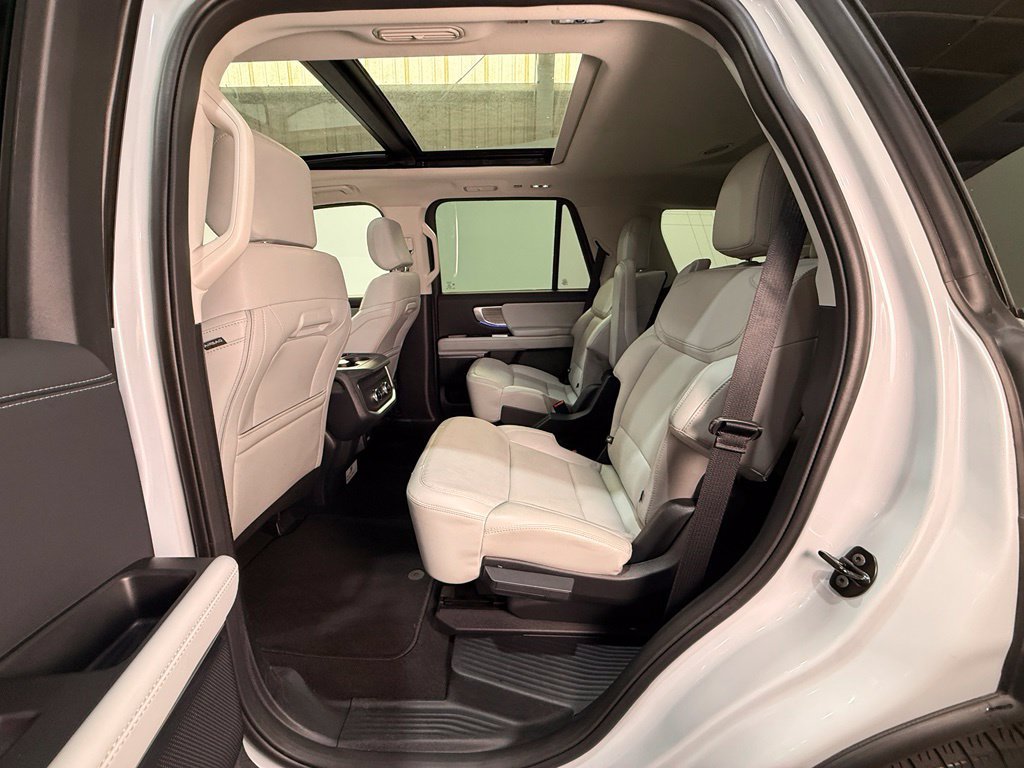 Certified 2025 Ford Expedition Platinum AWD/4WD image 21