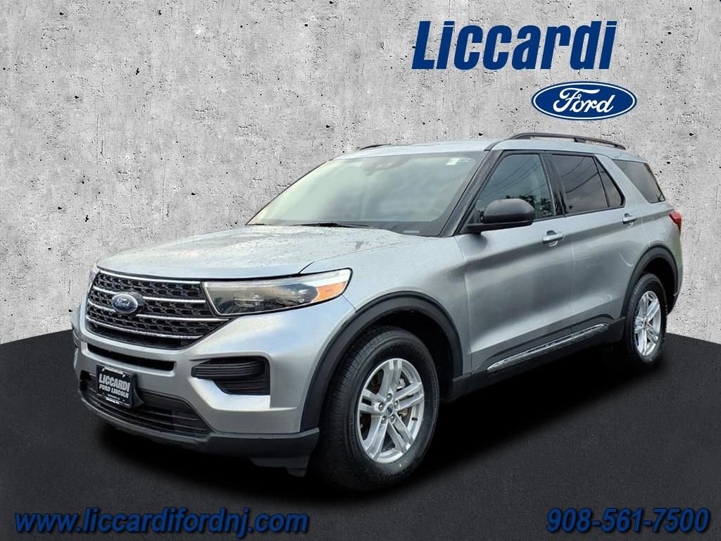 Certified 2023 Ford Explorer XLT image 3