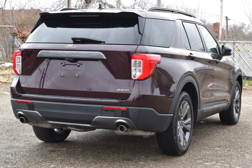 Certified 2022 Ford Explorer XLT w/ Equipment Group 202A image 19