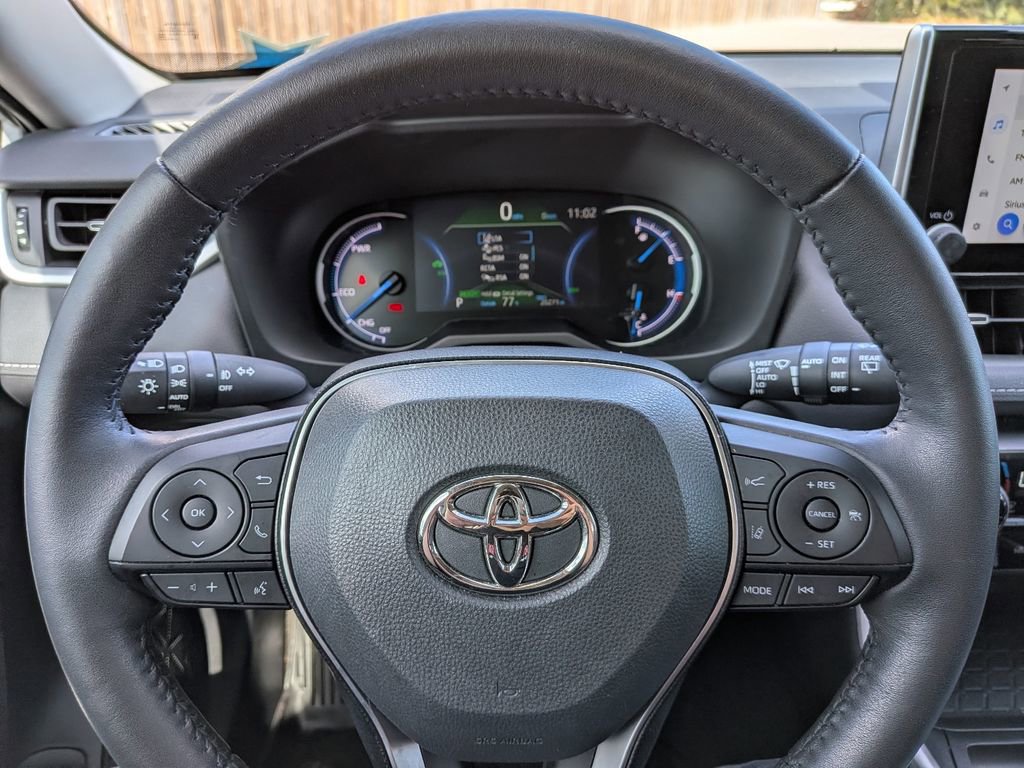 Used 2023 Toyota RAV4 XLE Premium image 28