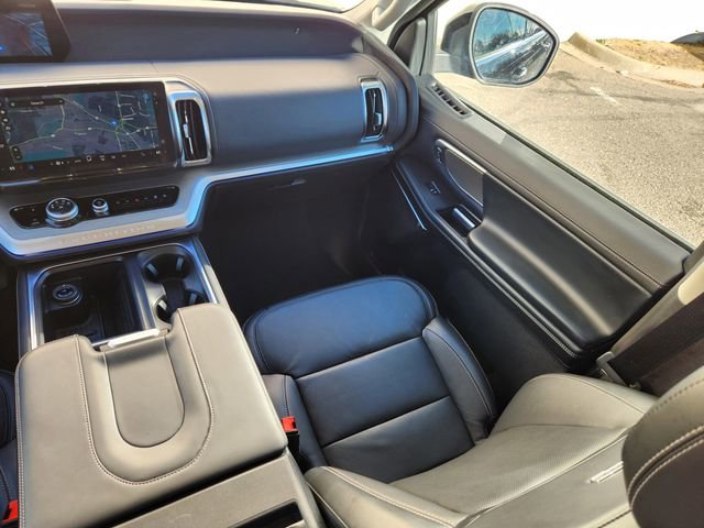 Certified 2025 Ford Expedition Platinum image 15