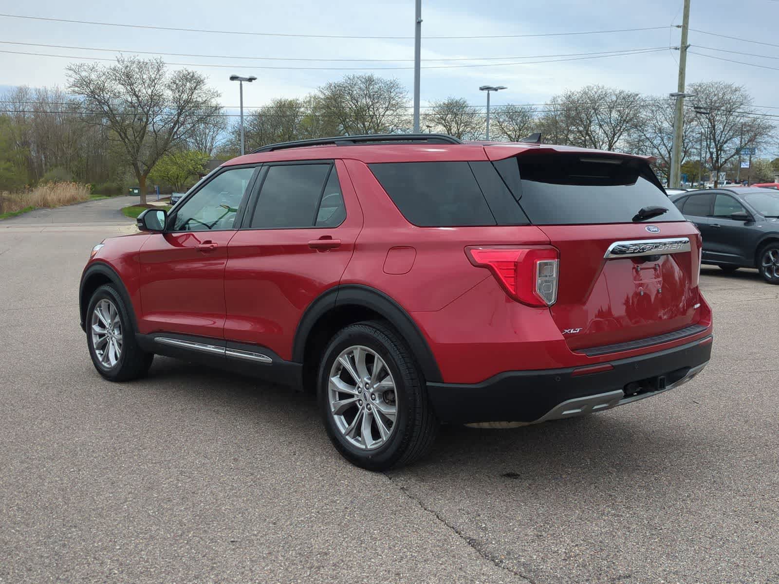 Certified 2024 Ford Explorer XLT w/ Equipment Group 202A AWD/4WD image 6