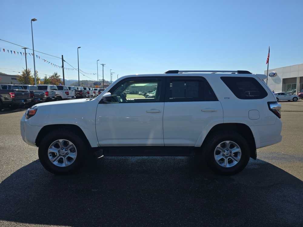 Used 2022 Toyota 4Runner SR5 AWD/4WD image 2