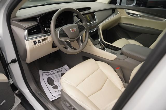 Used 2018 Cadillac XT5 Luxury w/ Driver Awareness Package FWD image 8