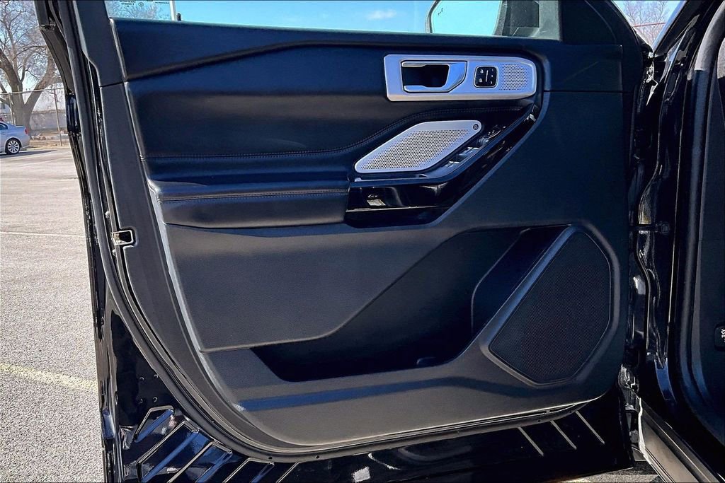 Certified 2021 Ford Explorer Platinum w/ Equipment Group 601A image 22