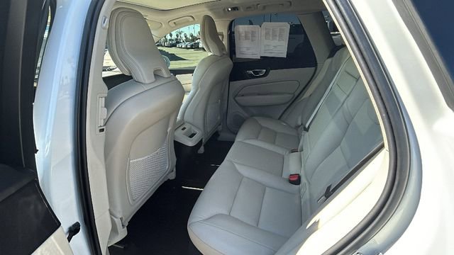 Used 2021 Volvo XC60 T5 Momentum w/ Advanced Package image 15