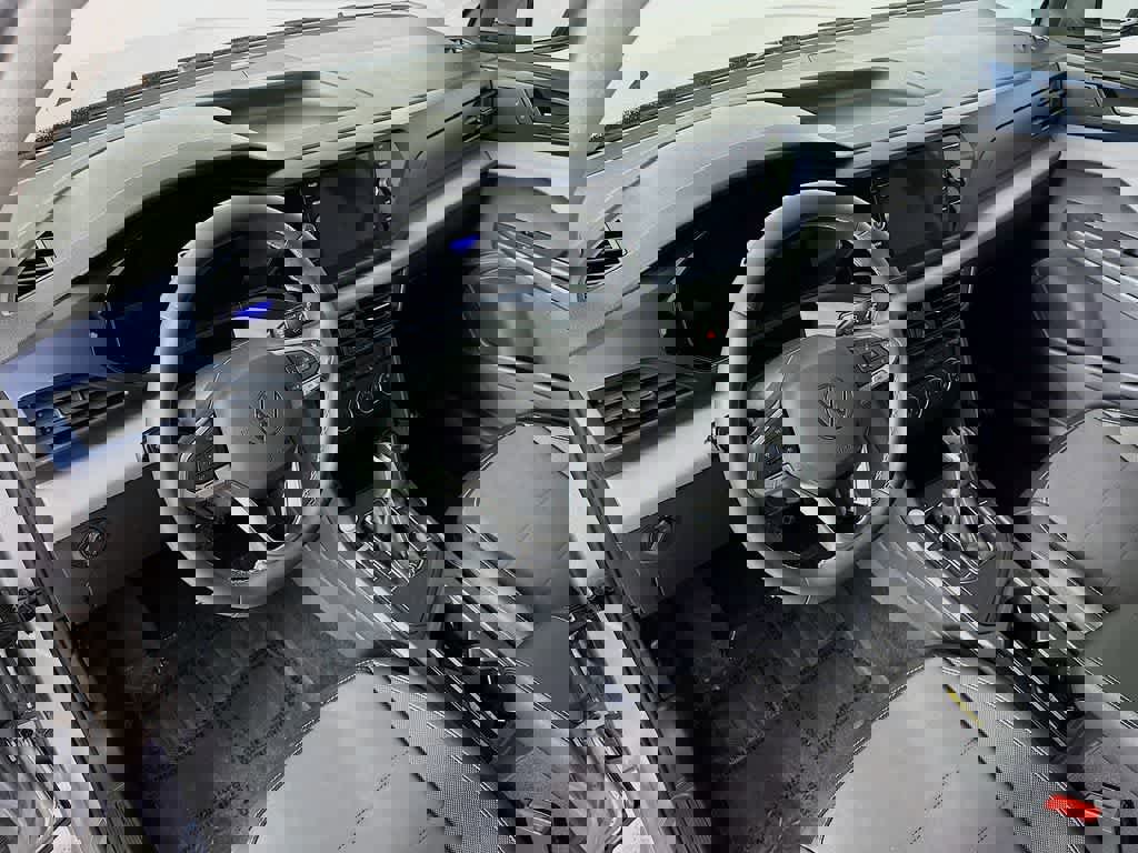 Used 2022 Volkswagen Taos SE w/ Panoramic Sunroof Package image 9