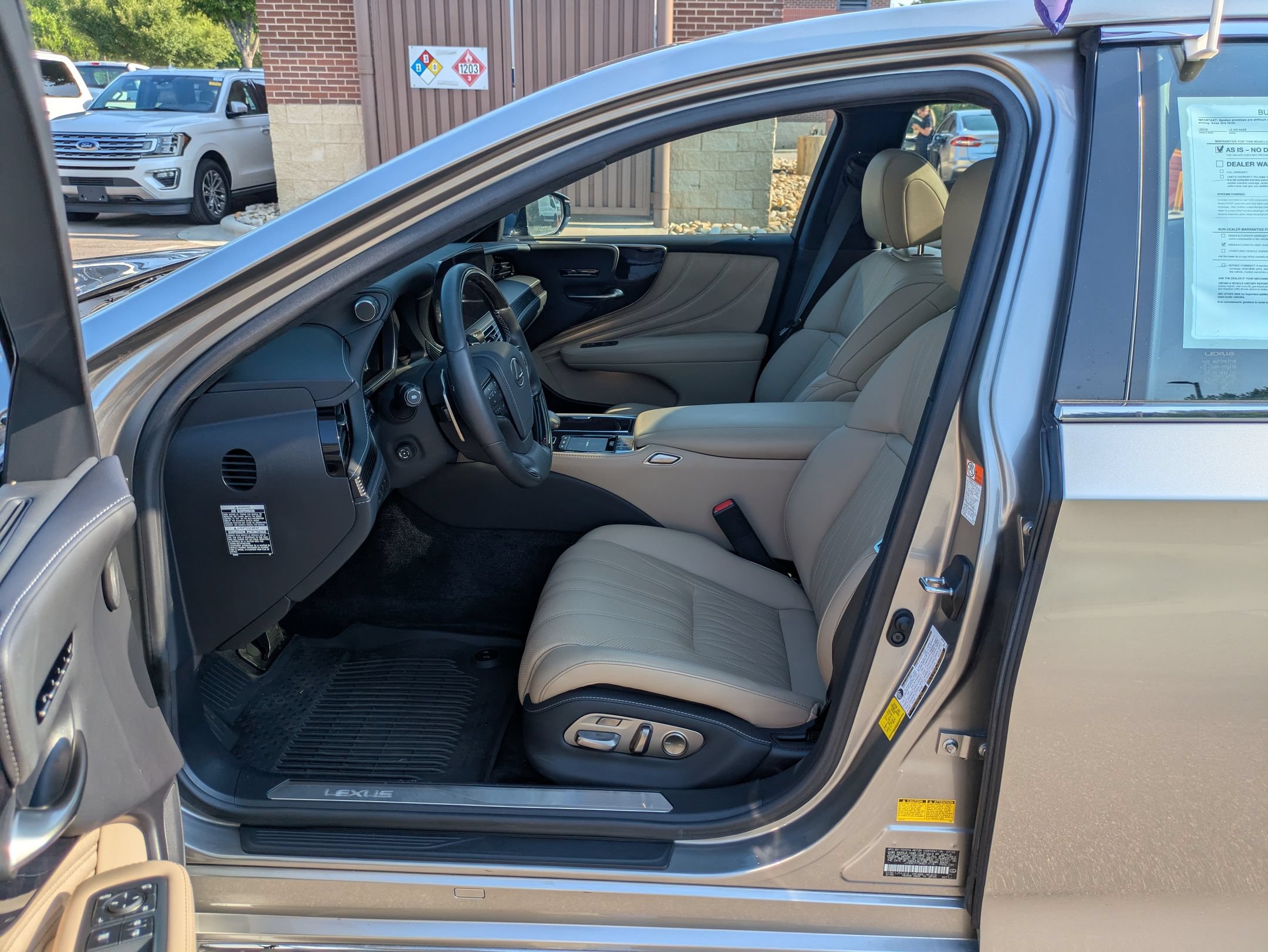 Used 2022 Lexus LS 500 w/ Interior Upgrade Package RWD image 12