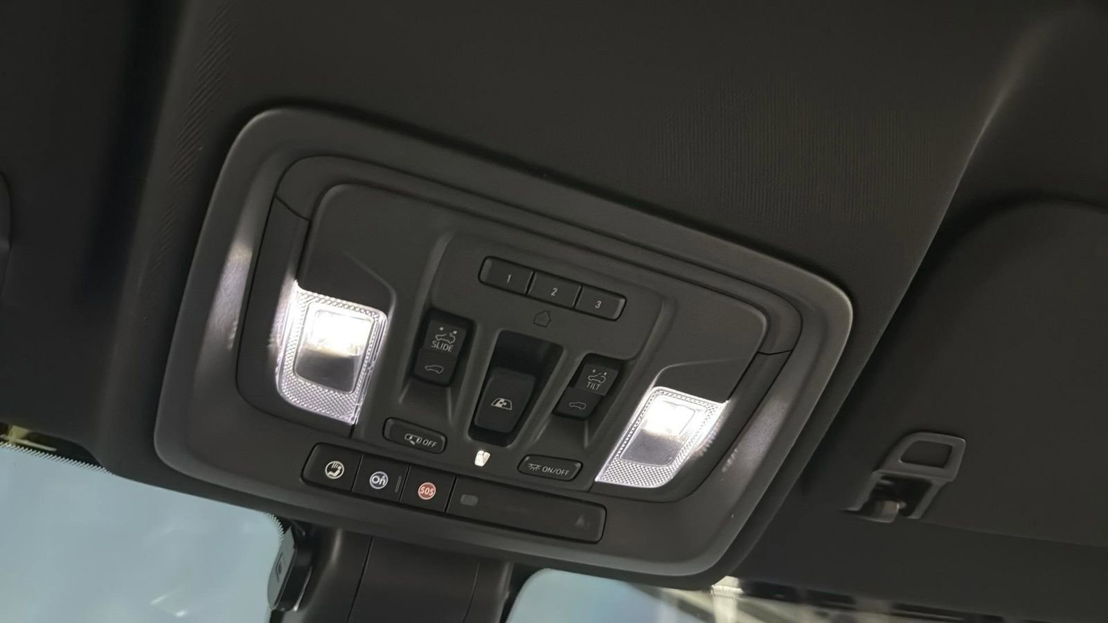 Used 2021 Chevrolet Silverado 1500 High Country w/ Technology Package image 23