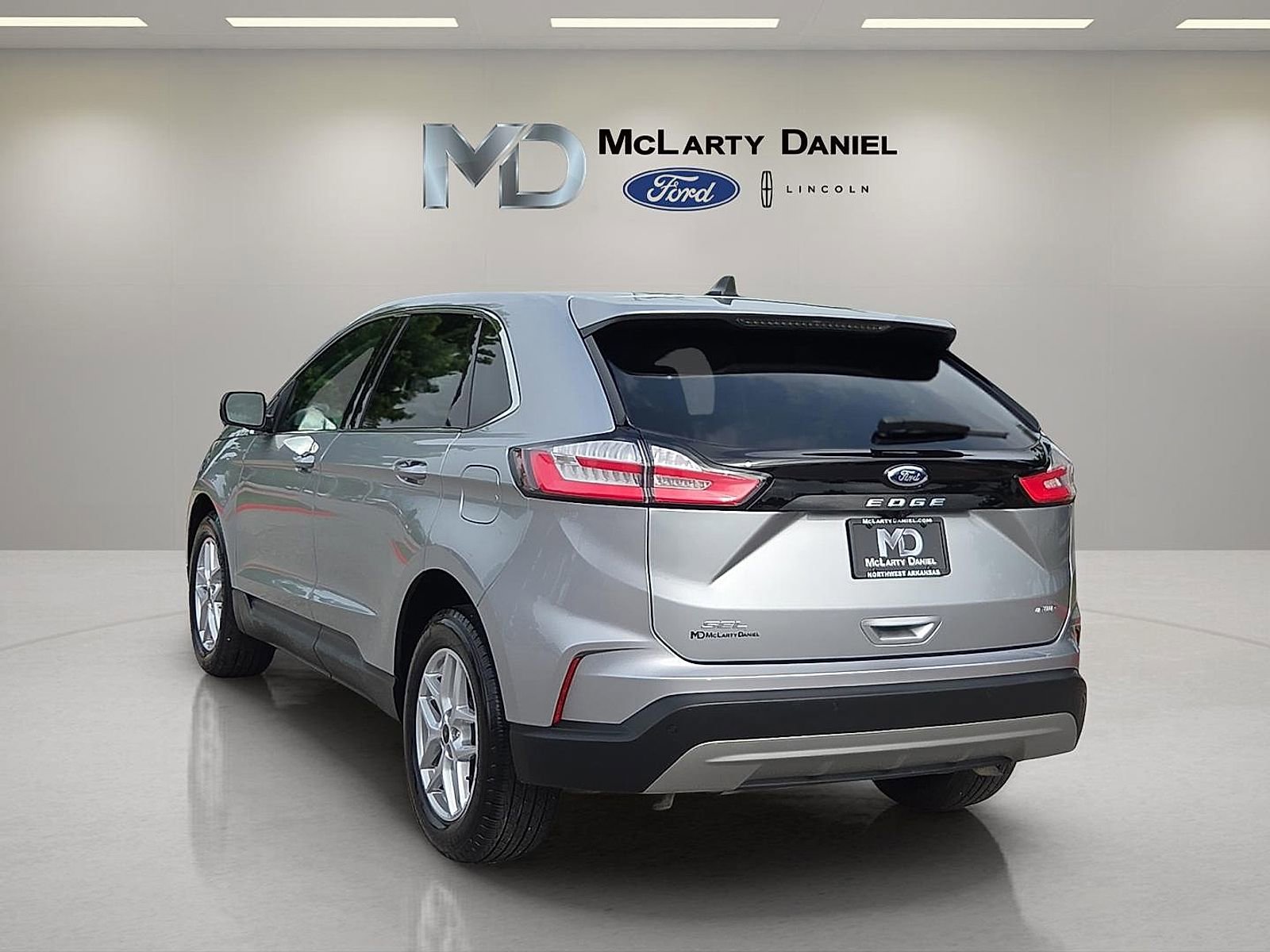 Certified 2023 Ford Edge SEL w/ Convenience Package AWD/4WD image 4