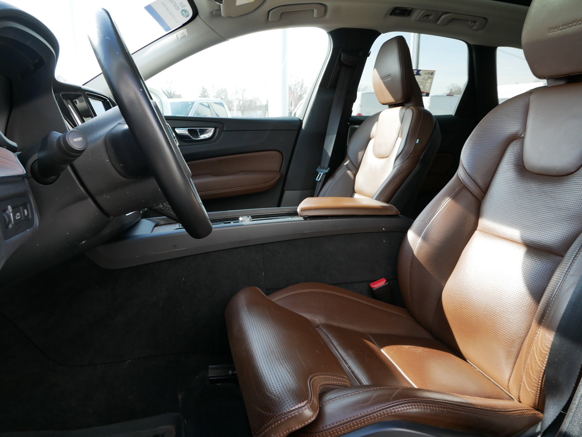 Used 2019 Volvo XC60 T8 Inscription w/ Advanced Package image 9