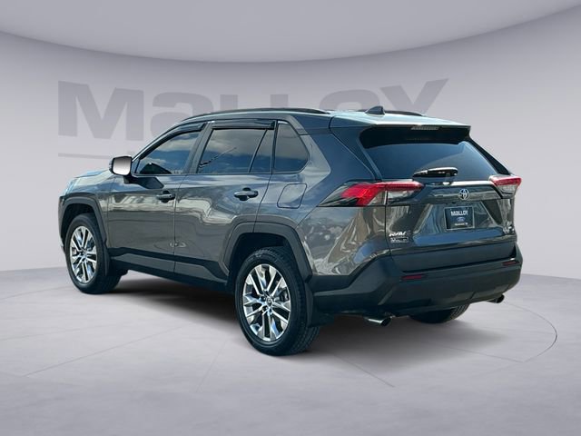 Used 2020 Toyota RAV4 XLE Premium image 4