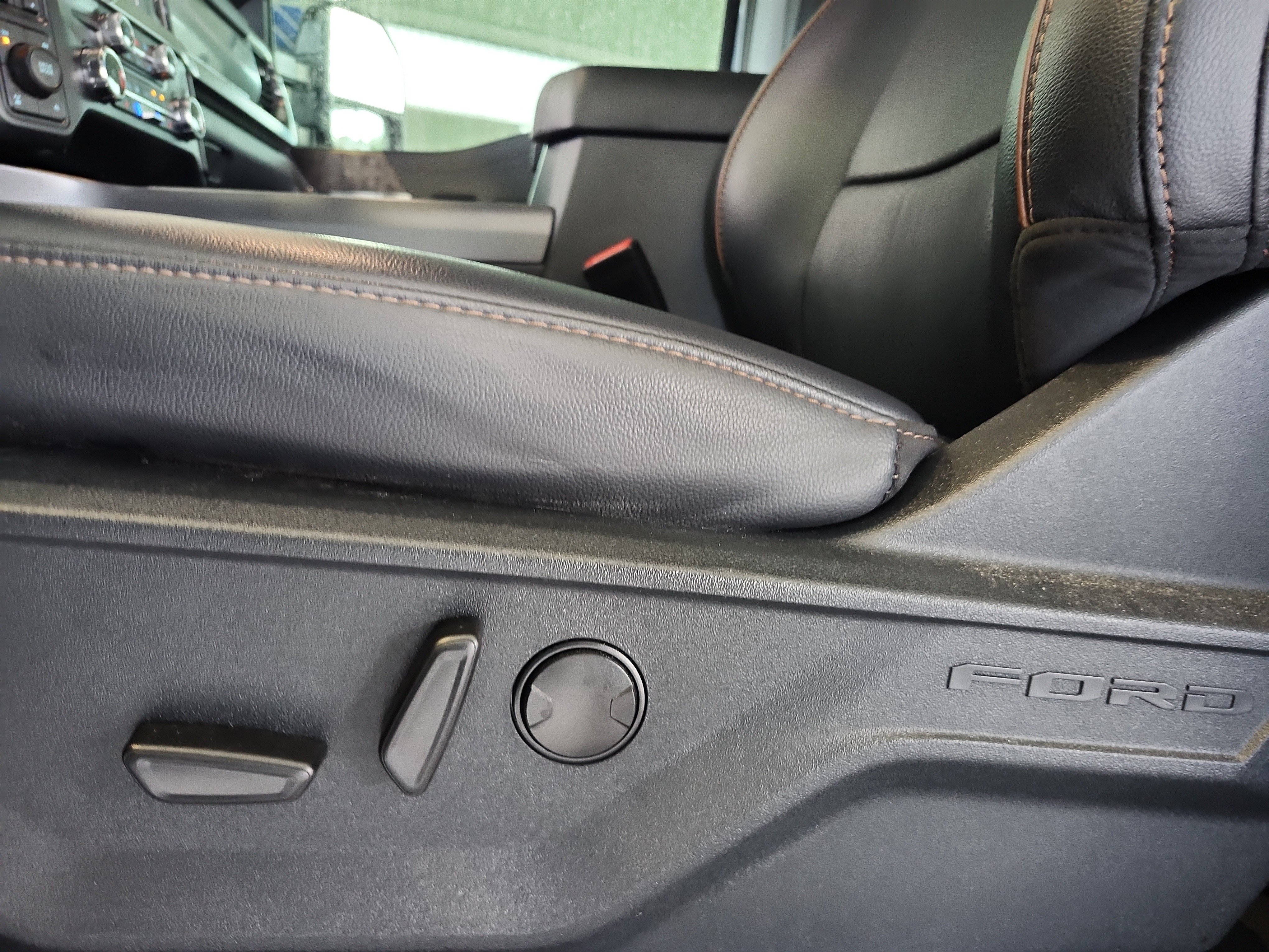 Certified 2025 Ford F250 Lariat w/ Lariat Ultimate Package AWD/4WD image 15