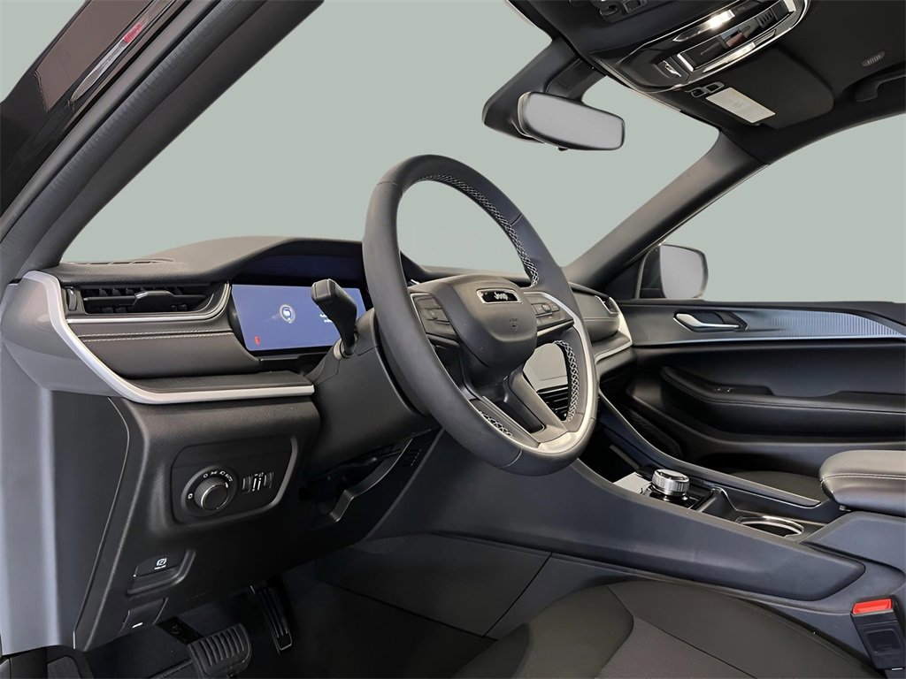 Used 2024 Jeep Grand Cherokee L Laredo image 19