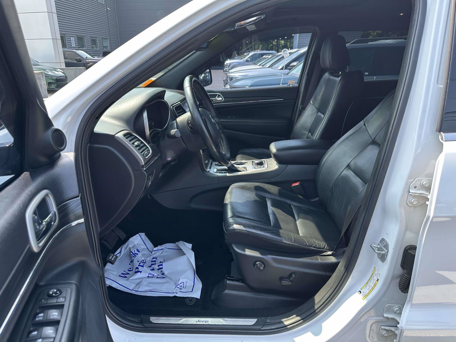 Used 2019 Jeep Grand Cherokee Limited AWD/4WD image 17
