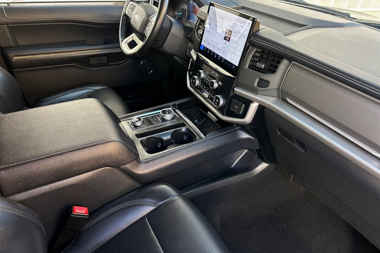 Certified 2024 Ford Expedition Max XLT image 16