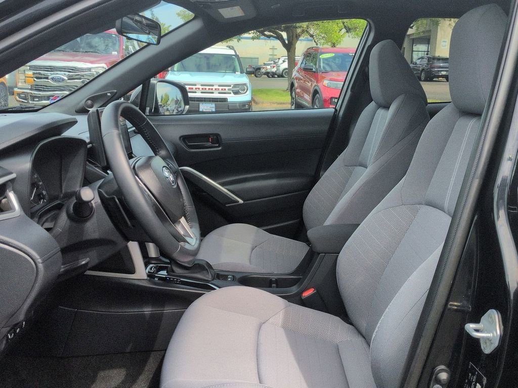 Used 2025 Toyota Corolla Cross AWD Hybrid w/ Moonroof Package image 12