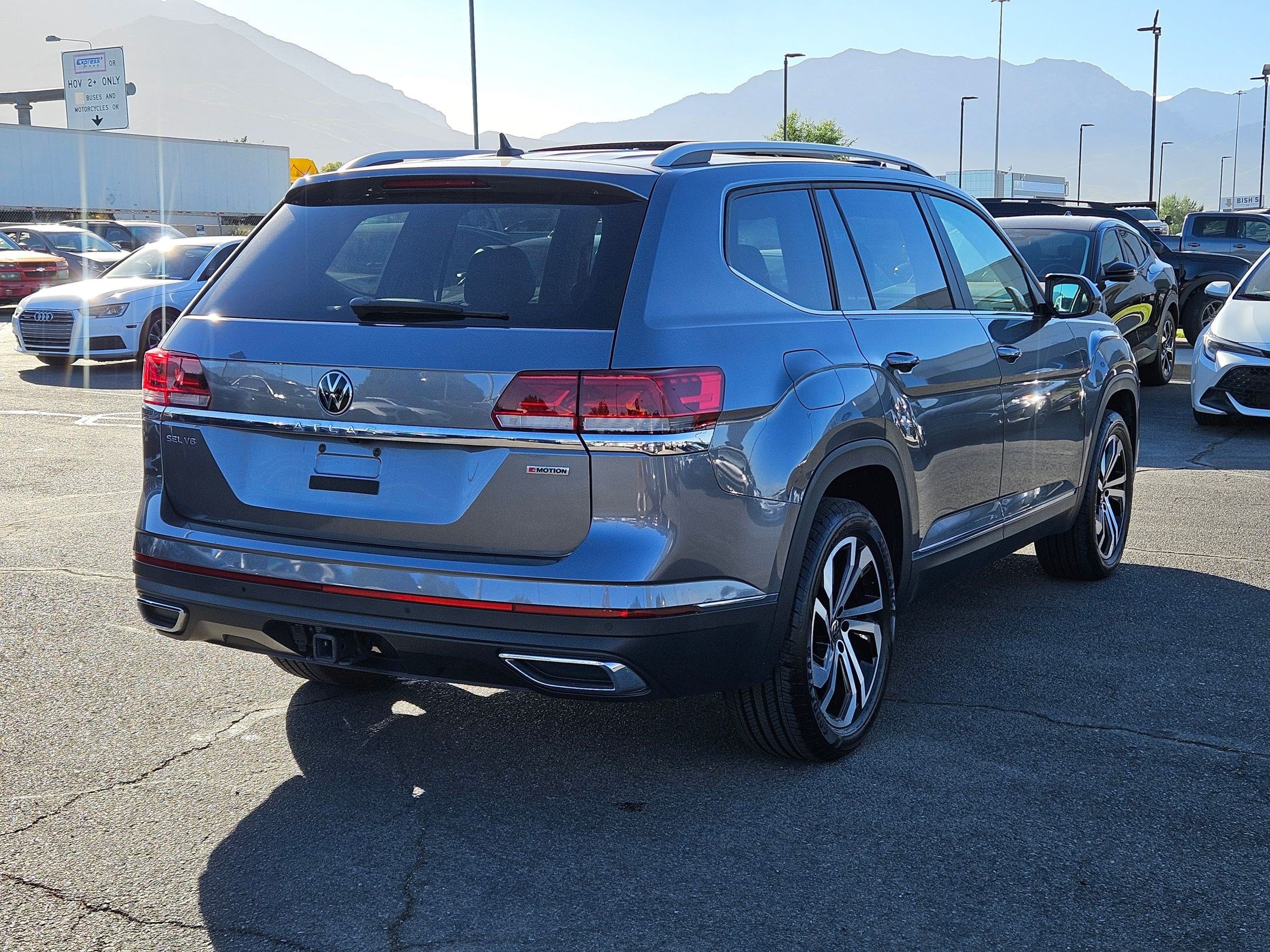 Used 2022 Volkswagen Atlas SEL AWD/4WD image 3