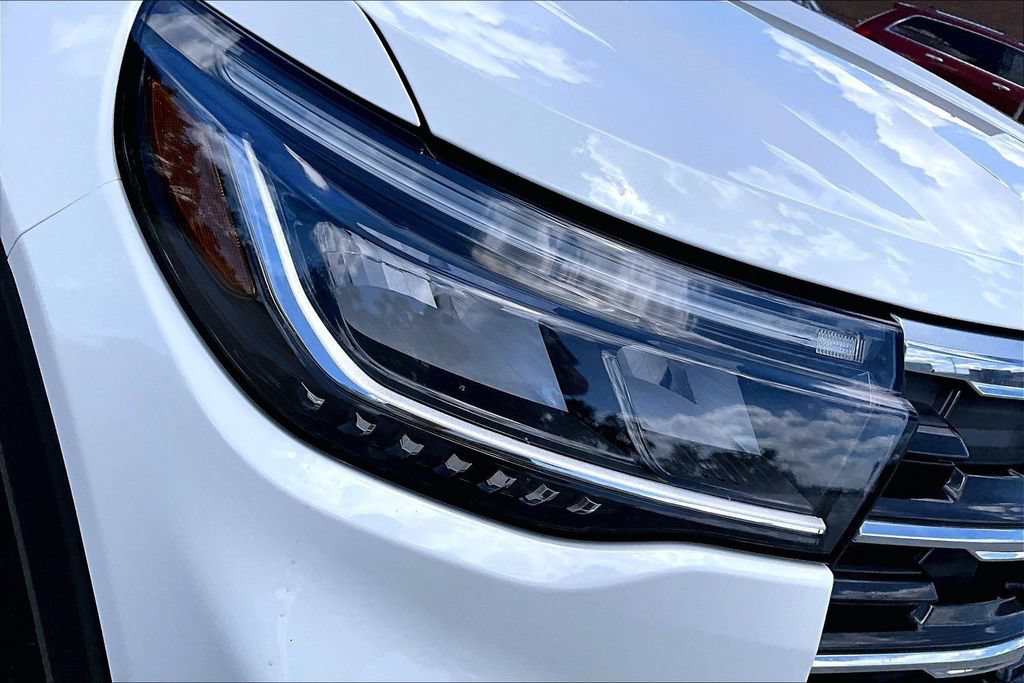 Certified 2025 Ford Explorer Active AWD/4WD image 28