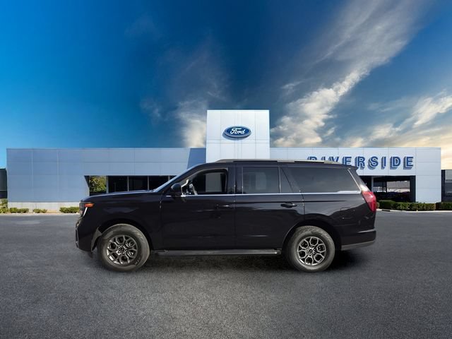 Certified 2025 Ford Expedition Active RWD image 3