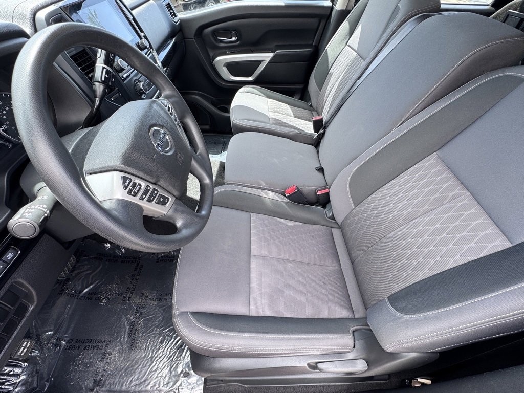 Used 2022 Nissan Titan SV image 18