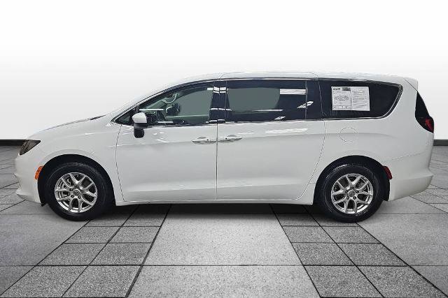 Used 2023 Chrysler Voyager LX FWD image 8
