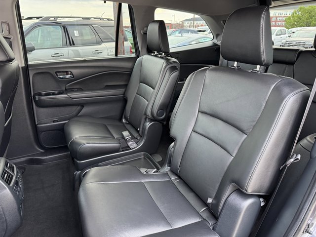 Used 2022 Honda Pilot Touring image 16