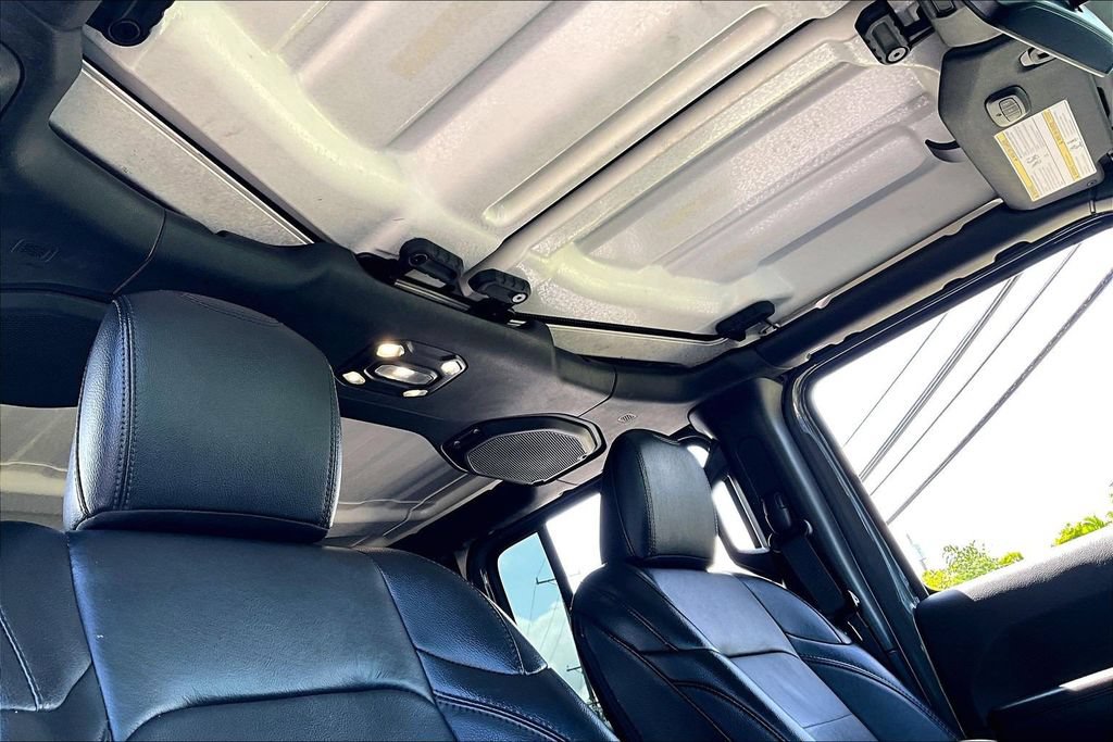 Used 2022 Jeep Wrangler Unlimited Sahara AWD/4WD image 17