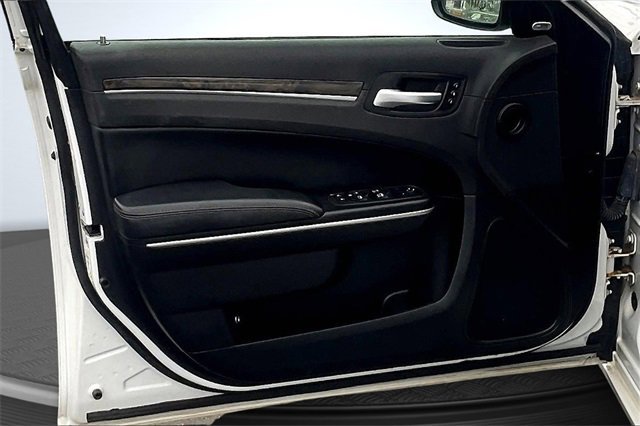 Used 2019 Chrysler 300 Limited image 22