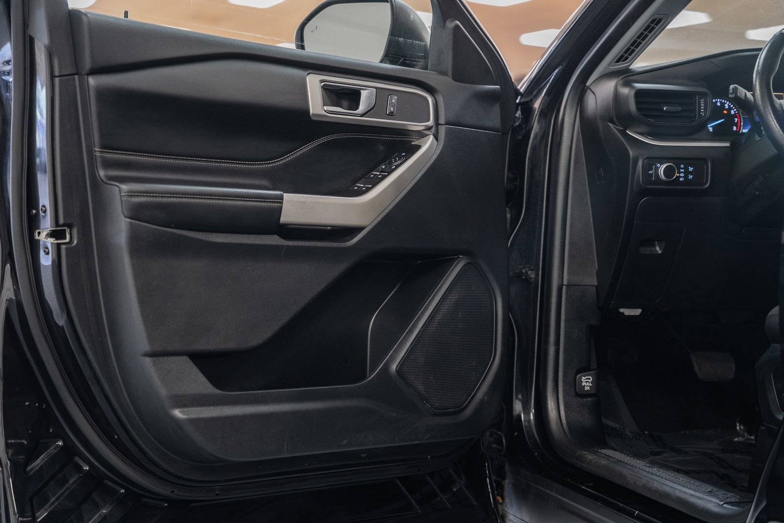 Certified 2021 Ford Explorer XLT w/ Class III Trailer Tow Package image 43