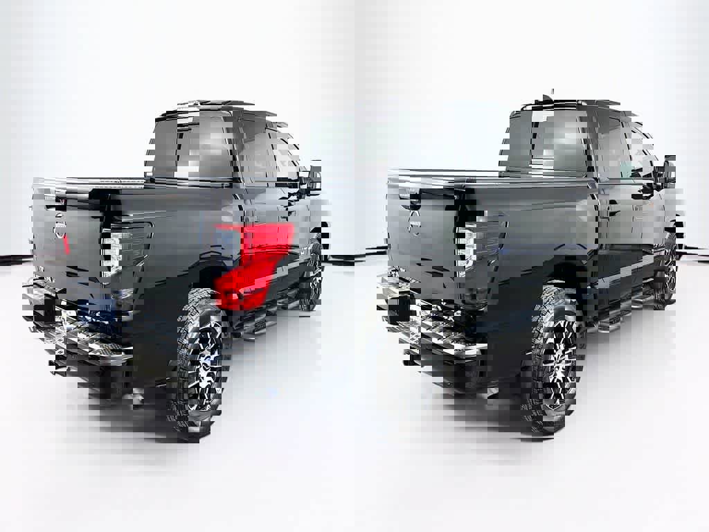 Used 2024 Nissan Titan SV w/ SV Convenience Package image 5