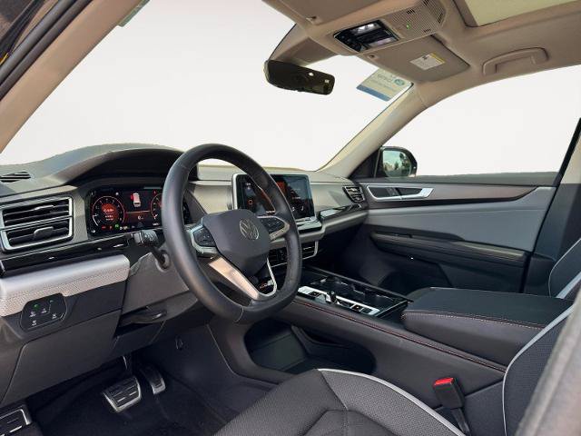 Used 2025 Volkswagen Atlas Peak Edition SE AWD/4WD image 9