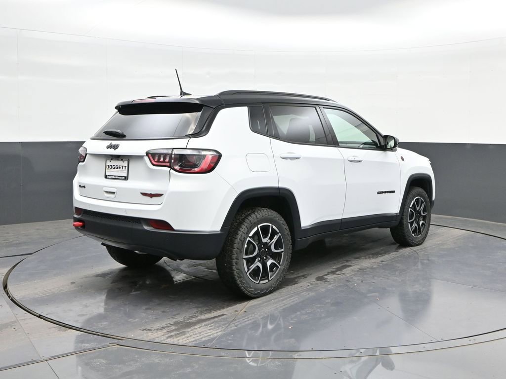 Used 2025 Jeep Compass Trailhawk AWD/4WD image 11