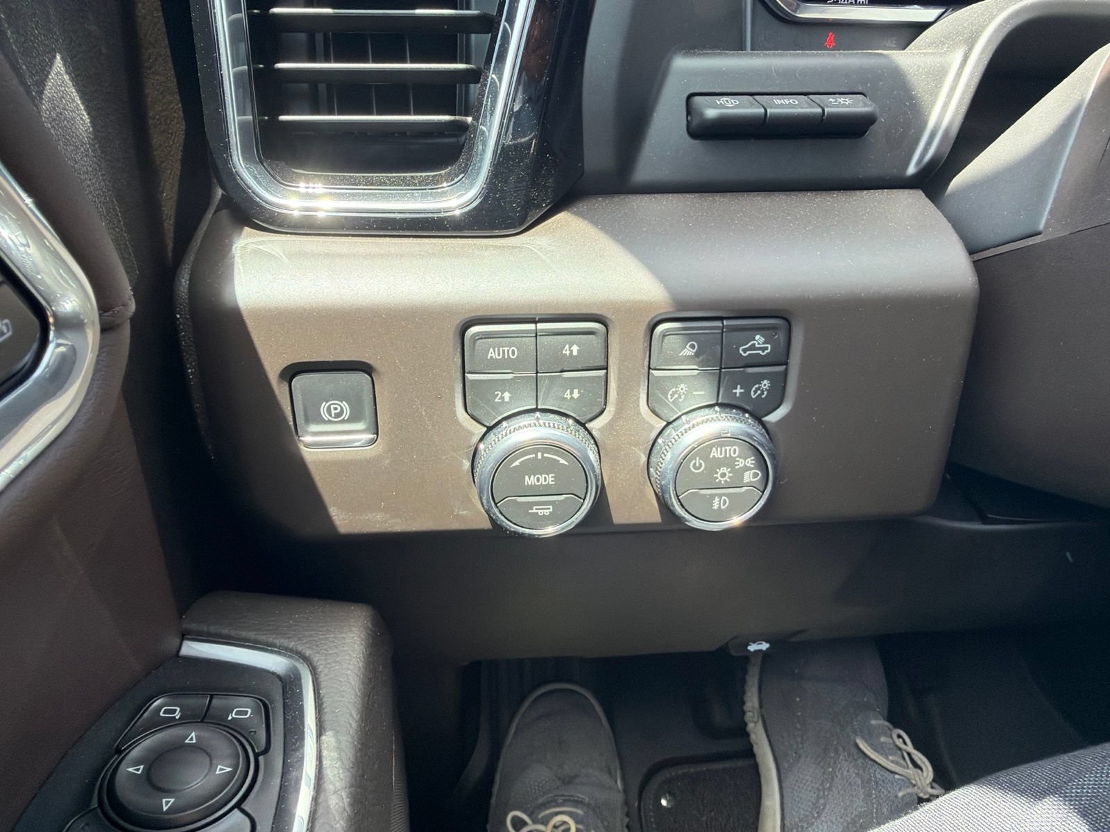 Used 2026 GMC Sierra 1500 Denali w/ Denali Reserve Package AWD/4WD image 26