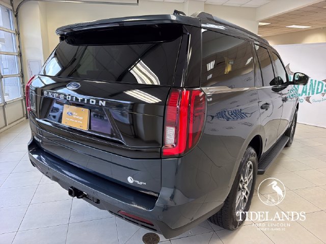 Certified 2025 Ford Expedition Active RWD image 9