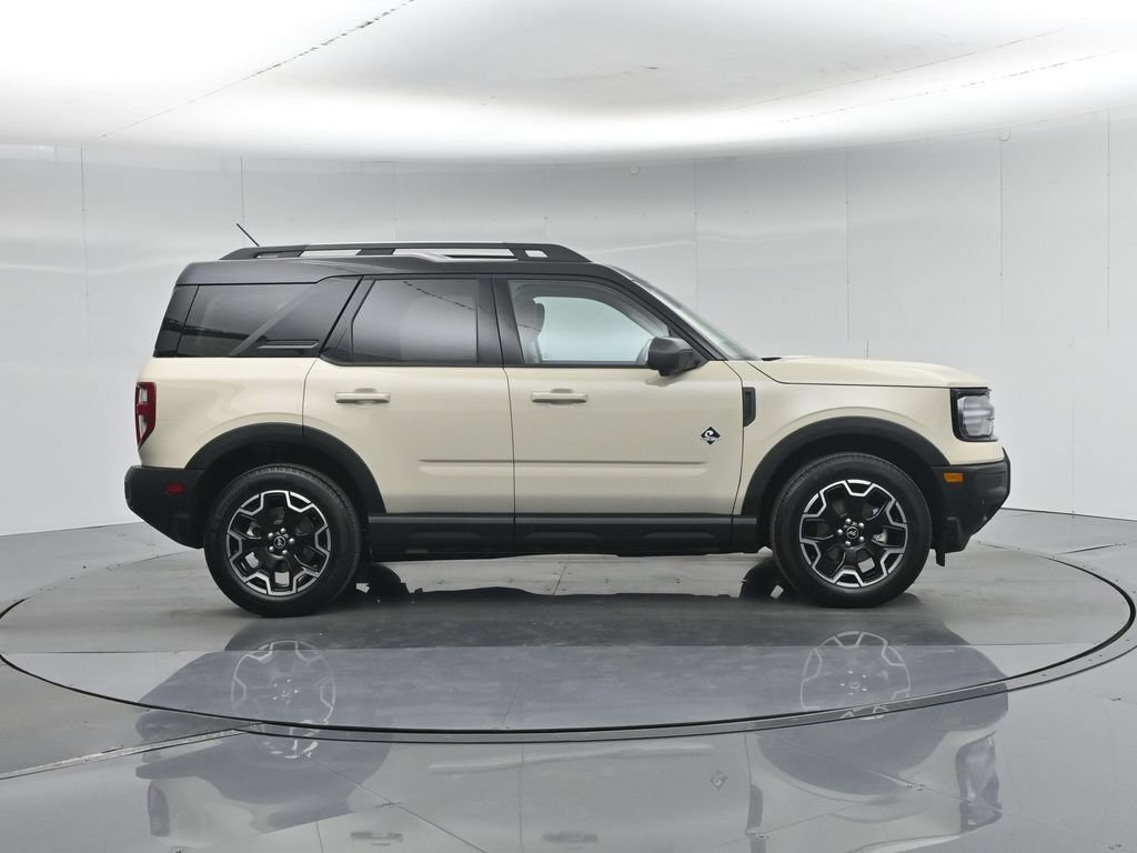 Certified 2025 Ford Bronco Sport Outer Banks w/ Outer Banks Tech Package+ AWD/4WD image 28