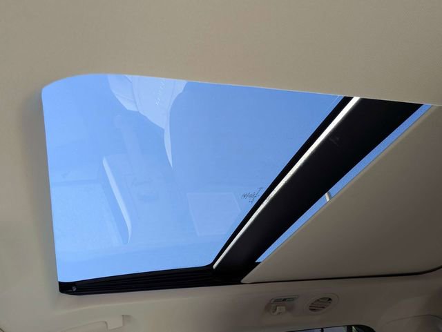 Certified 2021 Ford Explorer Platinum w/ Equipment Group 601A image 20