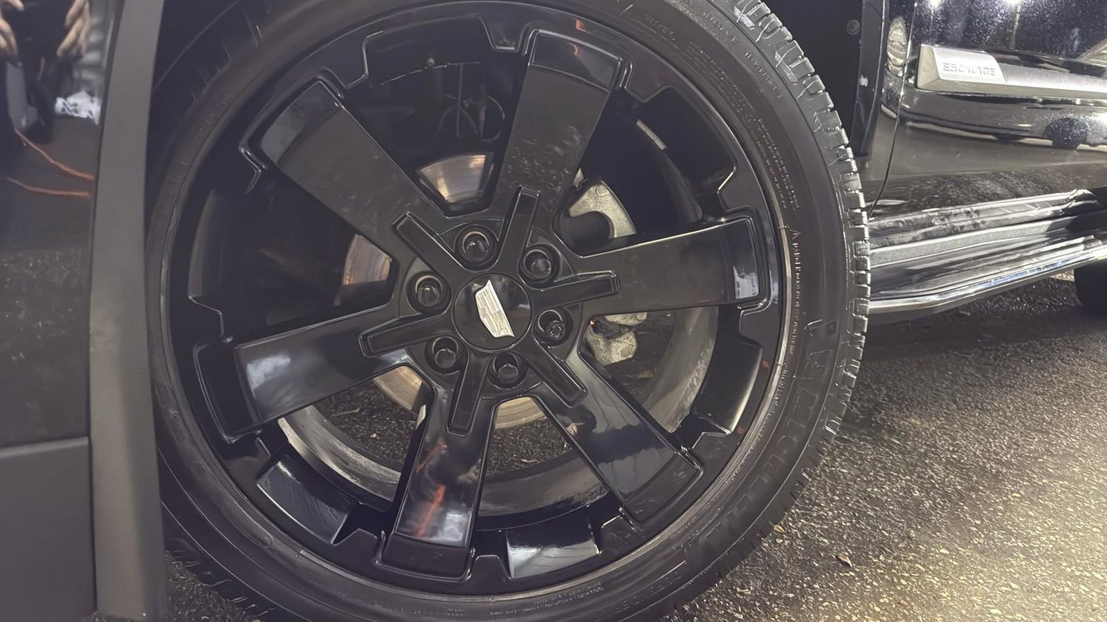 Used 2018 Cadillac Escalade Luxury image 9