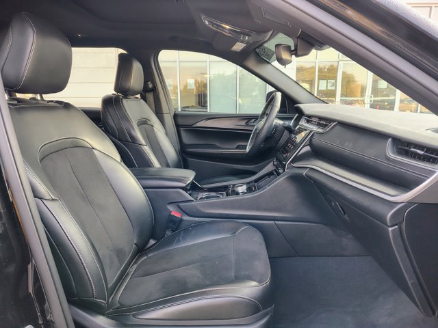 Used 2023 Jeep Grand Cherokee L Laredo AWD/4WD image 14