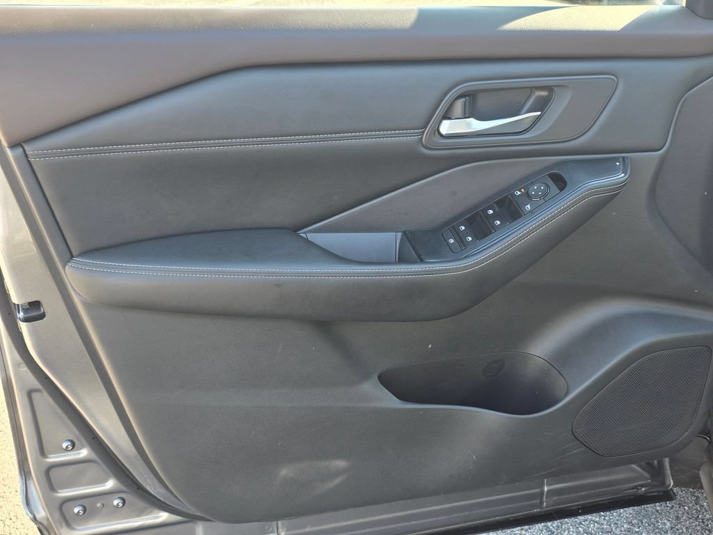 Used 2022 Nissan Rogue SV w/ SV Premium Package AWD/4WD image 13